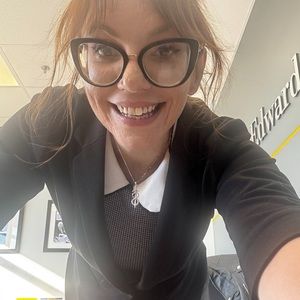 Meet your Posher, Leanne